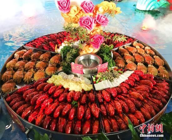 小龍蝦橫行德國(guó)柏林 政府鼓勵(lì)吃貨們大快朵頤！