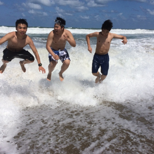 贏在起跑線？中國孩子赴美留學(xué)是否越早越好？